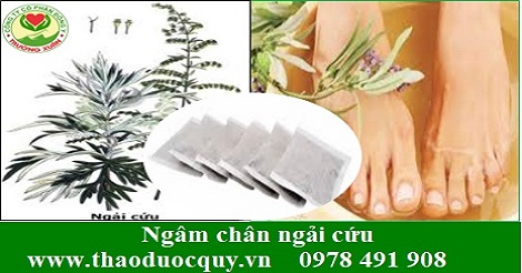 Ngâm chân ngải cứu